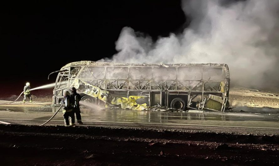 Bus resultó completamente quemado camino a El Salvador