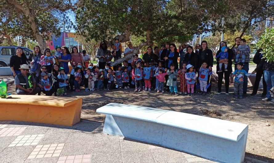 Párvulos del Jardín Infantil “Blanca Nieves” contribuyen con el medio ambiente plantando árboles en su comuna