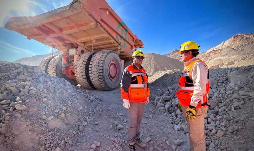 Ministra de Minería felicita a exmineros subterráneos que se reconvirtieron en operadores para el Rajo Inca