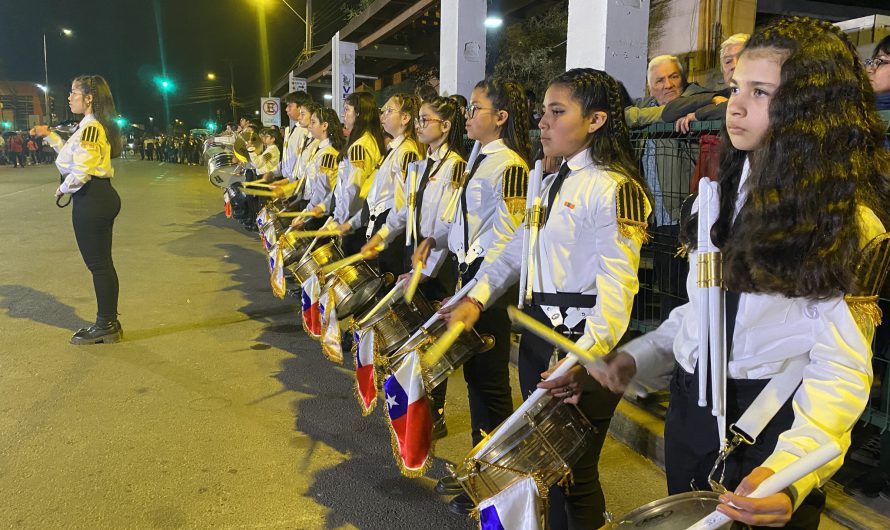 Notable presentacion de la comunidad en DESFILE ANIVERSARIO