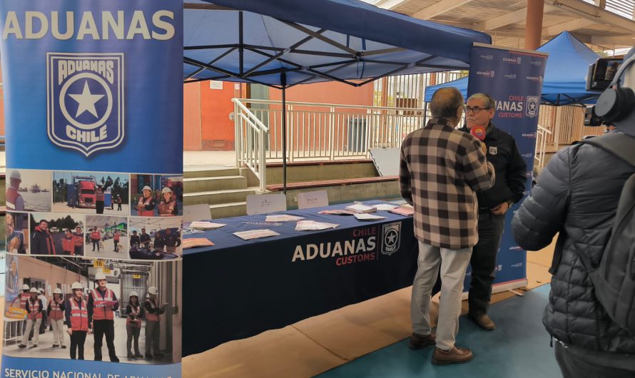 Aduana de Chañaral participó en Feria Técnico Profesional del Liceo Federico Varela