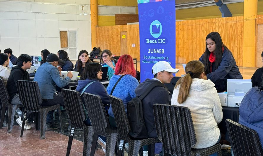 Gobierno entrega más de 3 mil 570 computadores a estudiantes de 7mo básico de Atacama