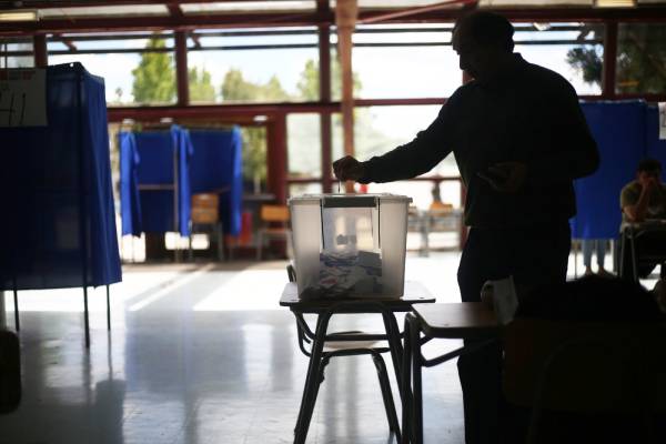 Trabajadores tendrán 3 horas para votar en elecciones del 26 y 27 de octubre; malls y strip centers cerrarán el domingo