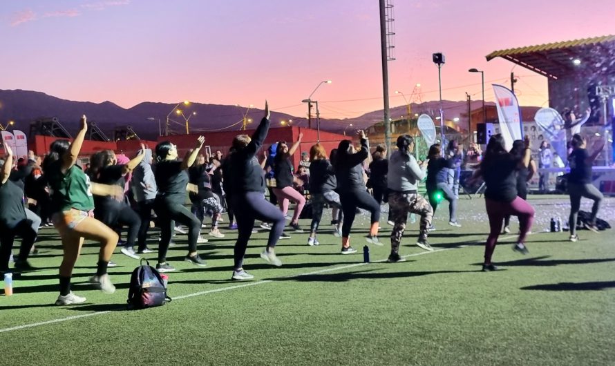 Gran fiesta de la zumba impilsada por el departamento de deportes de la municipalidad de diego de almagro