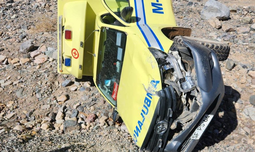 3 Lesionados dejo volcamiento de ambulancia