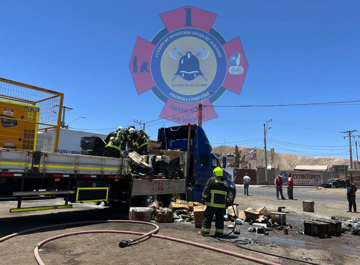 Fuego en camion movilizo a bomberos de diego de almagro