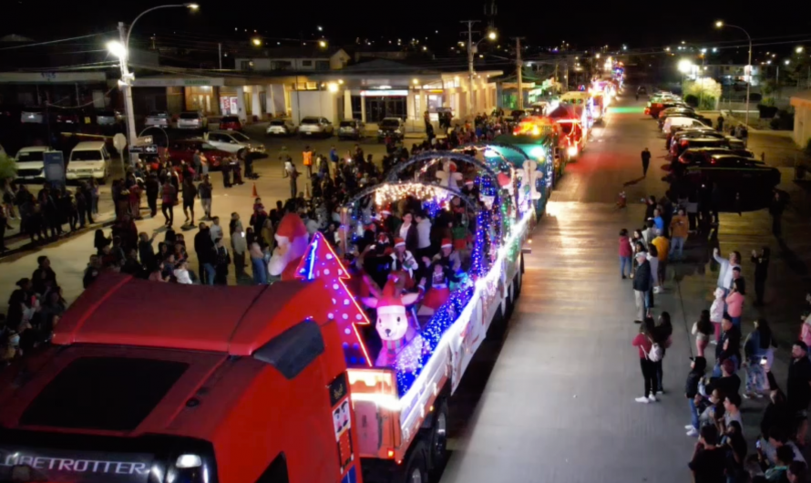 Familias salvadoreñas se volcaron a las calles a disfrutar del Carnaval Navideño 2024