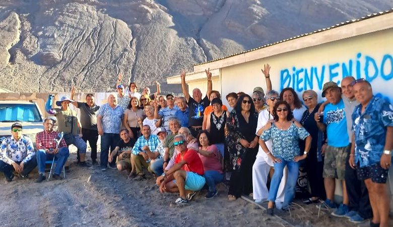 Llantinos se reencontraron en la ex estación después de cuatro décadas