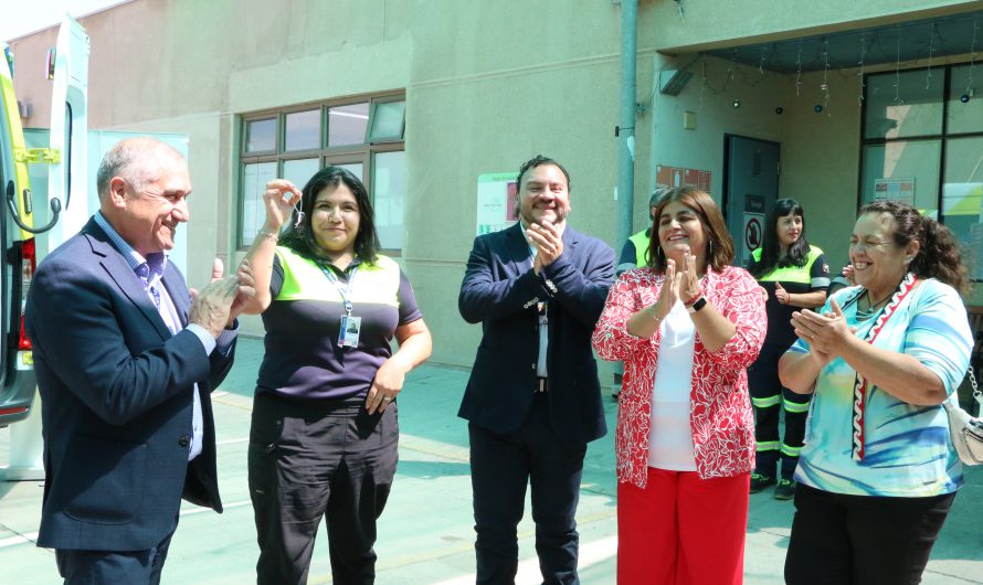 Servicio de Salud Atacama hace entrega de moderna ambulancia a SAMU  Vallenar